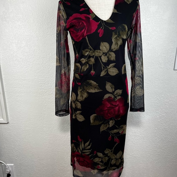 Dress with flowery fabric in medium size - Picture 2 of 15